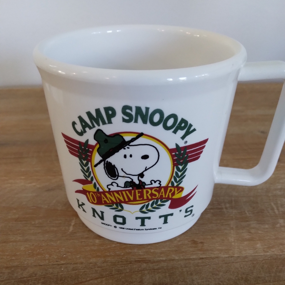 Vintage camp Snoopy 10th Anniversary Knotts Snoopy cup 1958